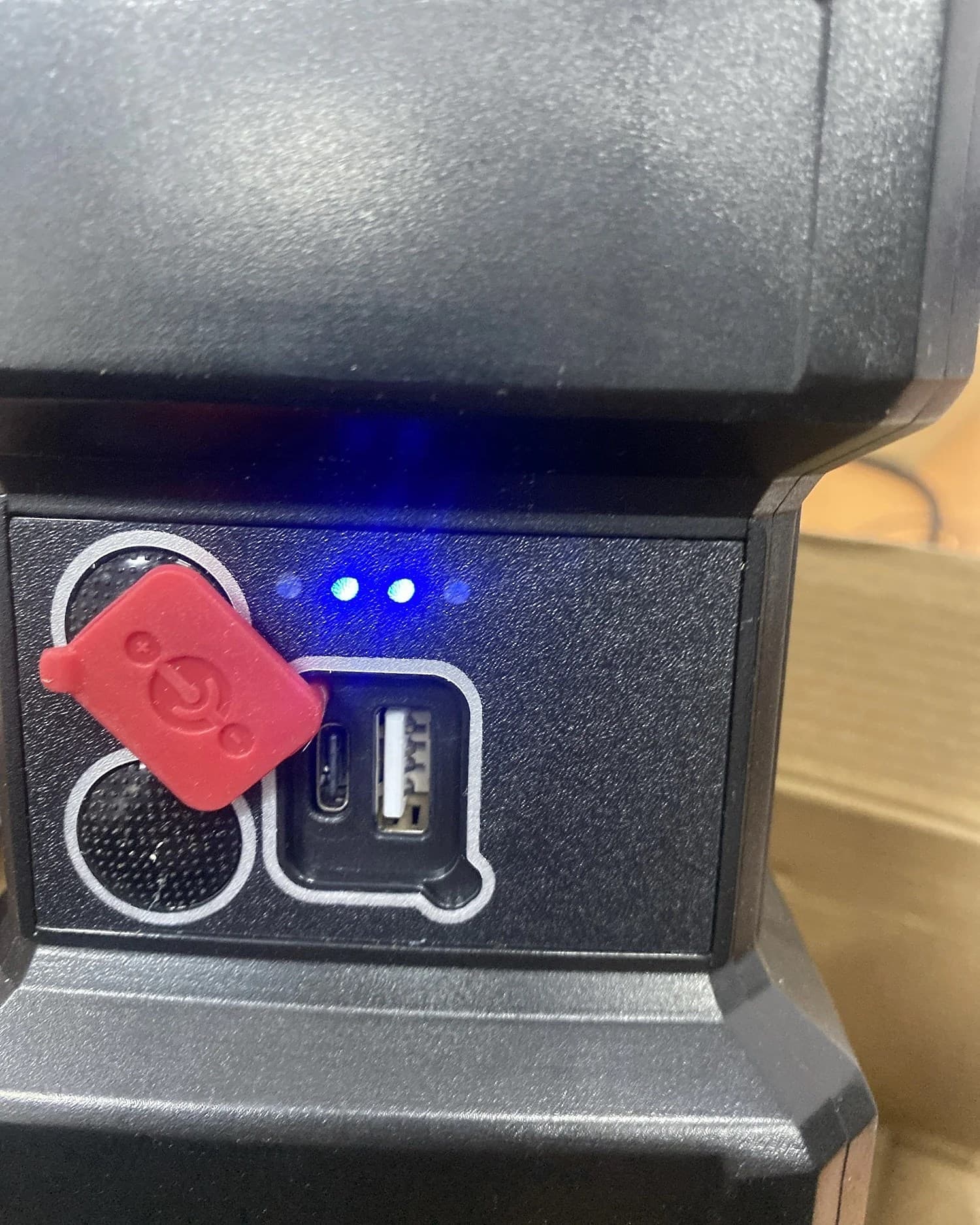 Военный армейский фонарь